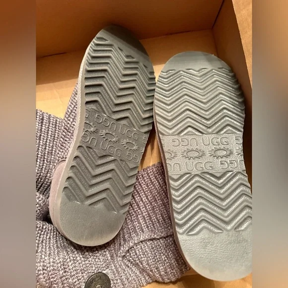UGG Classic Cardy boot size 9. Color Grey - Picture 3 of 5